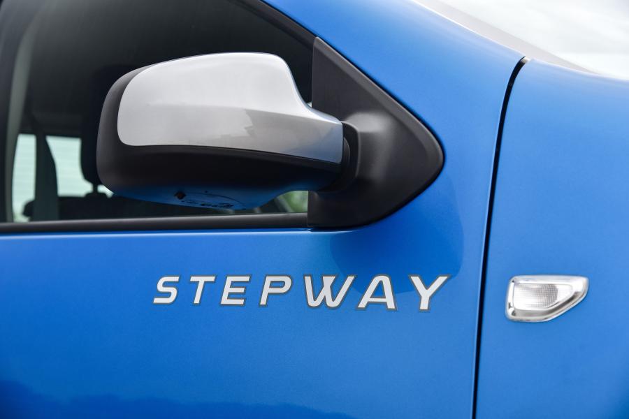Детали экстерьера Renault Sandero Stepway 2017 года  (ZA) (фото 14 из 14)